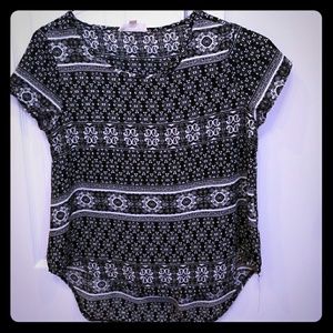 Short sleeve pattern shirt